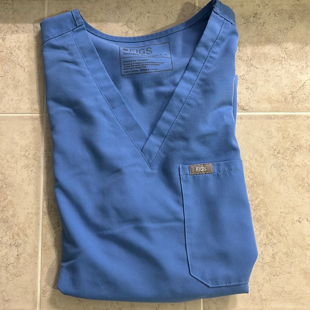 Figs Ceil blue scrub top